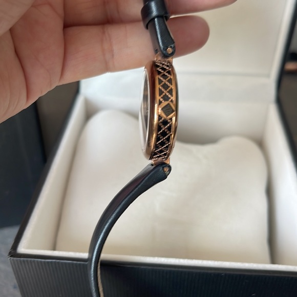 Gucci Diamatissima Black Lacquered Dial Ladies Watch - Picture 9 of 16